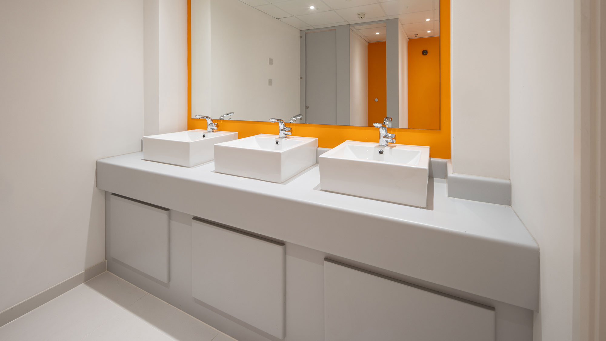 The Crescent, Basingstoke. Interior, bathroom The Crescent, Basingstoke. Interior, bathroom
